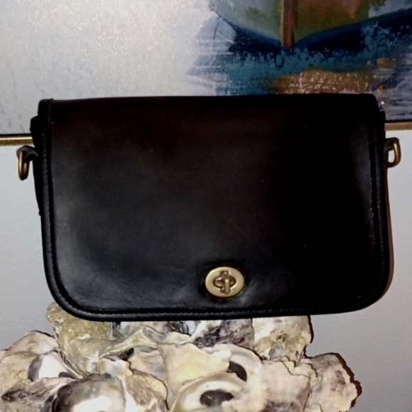 Coach Handbags - VINTAGE COACH BLACK 2001 POCKET PURSE